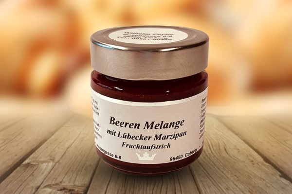 Beeren-Melange mit Lübecker Marzipan